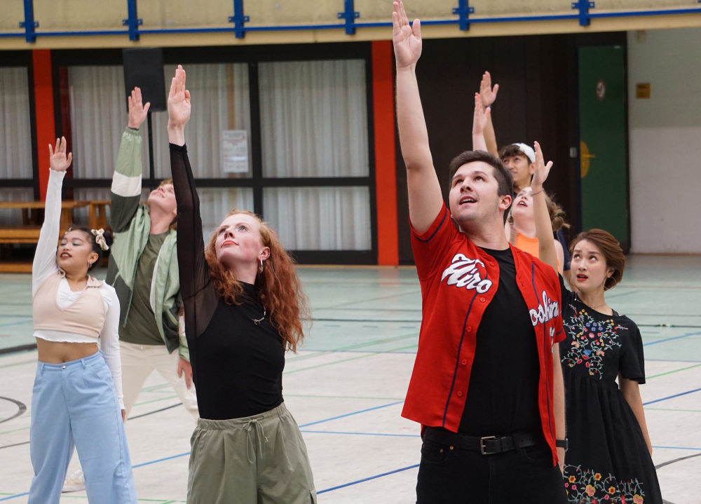 Heart Global Team tanzt