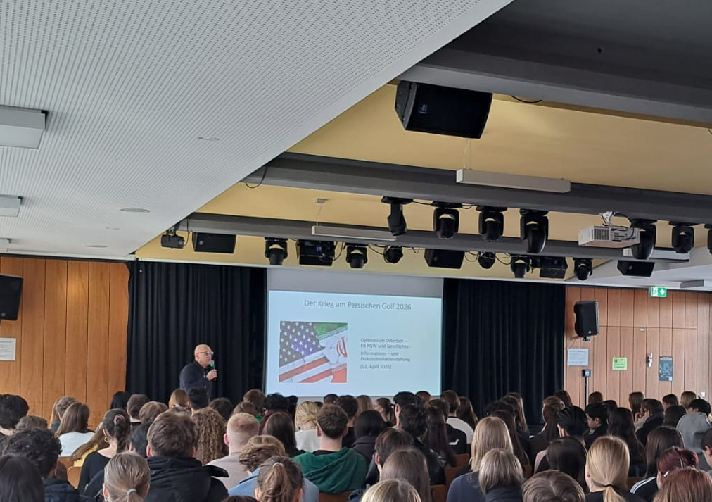 Lehrer informiert über den Krieg im Iran