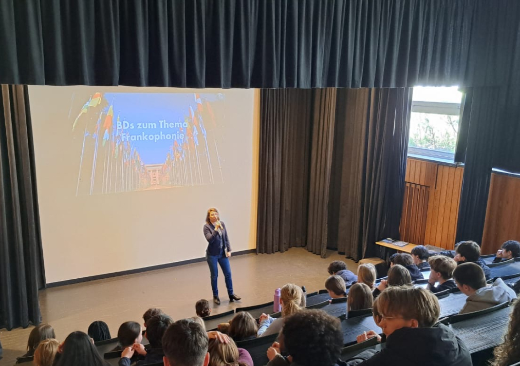 Claire Cadart bei der Preisverleihung vom Internetteamwettbewerb