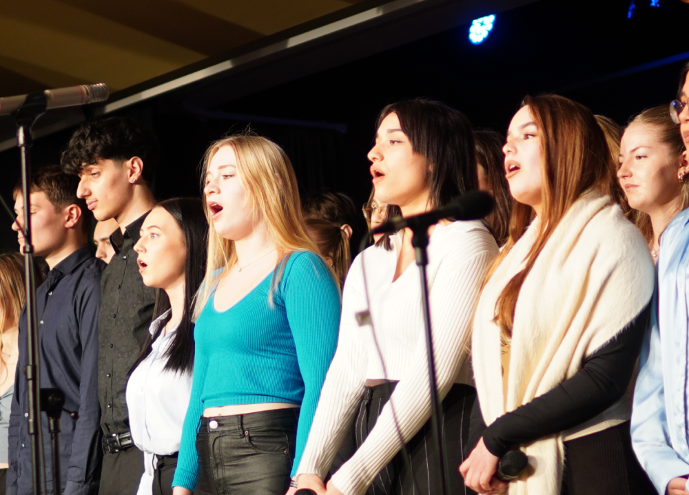 Oberstufenchor singt