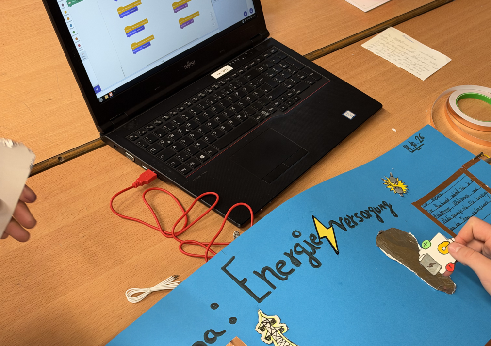Makey Makey Plakat über Energieversorgung