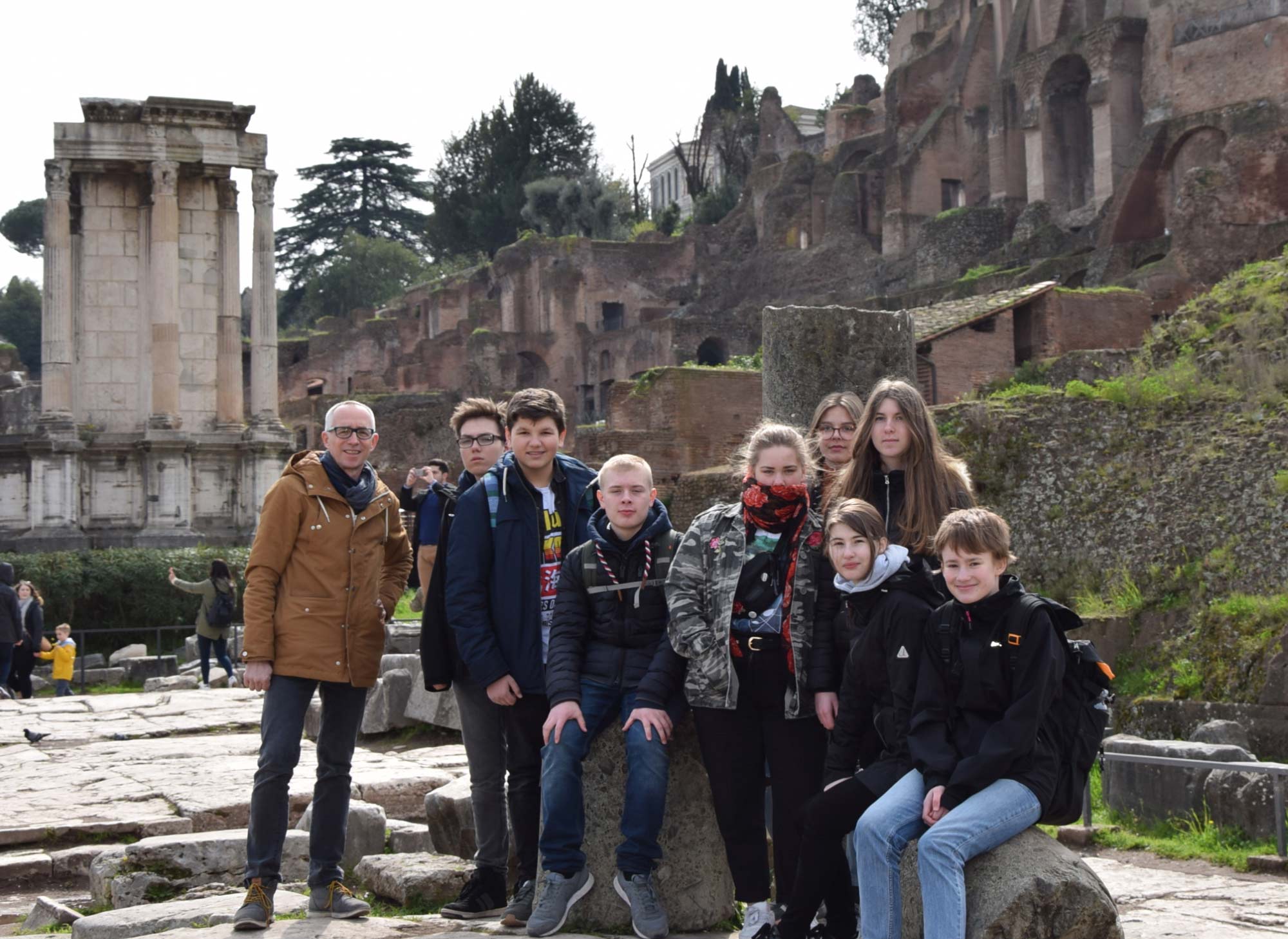 Gruppenfoto eines Lateinkurses in Rom