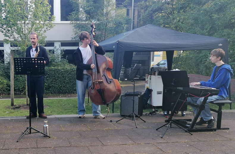 Konzert der Band Broken Boiler beim Ehemaligentreffen